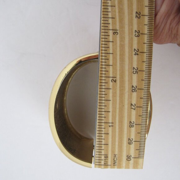 Chico's Goldtone Hinged 1.5" Wide Cuff Bracelet Clamp Magnetic 2 3/8" Open J4 B3 - Picture 6 of 6